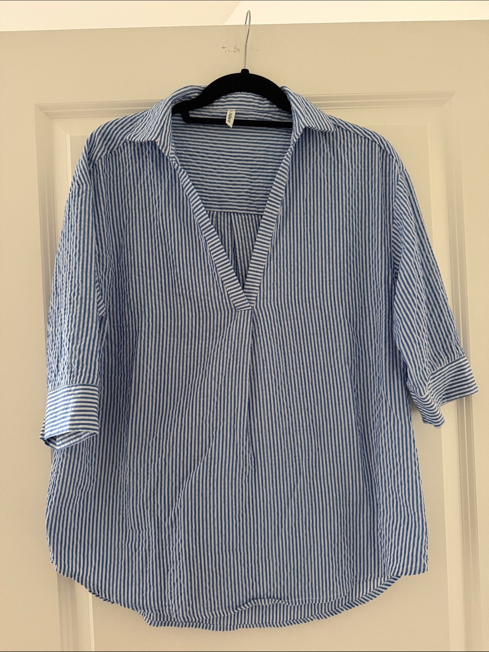 HALARA Blue and White Striped Seersucker V-Neck Top
